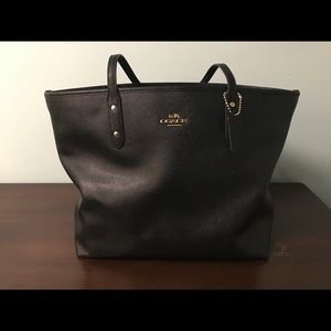 Coach leather city zip tote